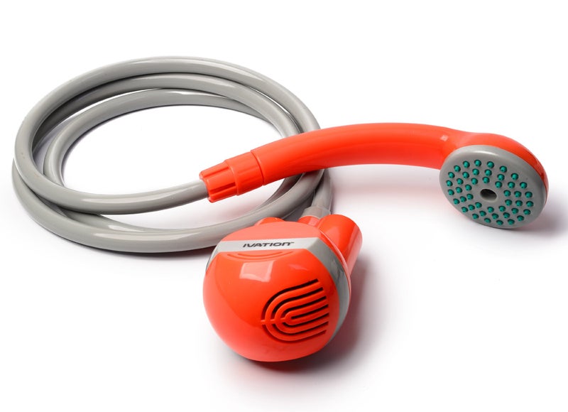 Ivation دش محمول خارجي من إيفيشن، يعمل بالبطارية - رأس دش قابل لإعادة الشحن ومضغوط للتخييم - يضخ الماء من دلو إلى تيار دش ثابت ولطيف - Image 1